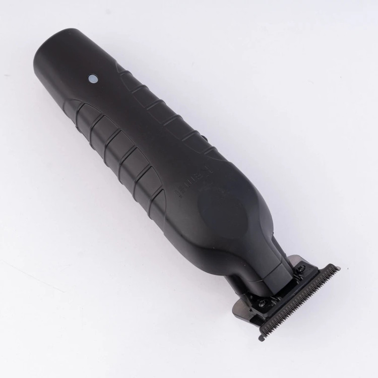 نمای نزدیک تیغه کربن استیل ماشین اصلاح کیمی KM-2299